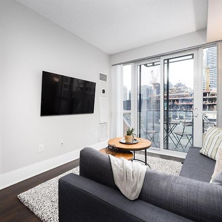 Dwtn Condo Near Cn Tower! W/ Free Parking Toronto Zewnętrze zdjęcie