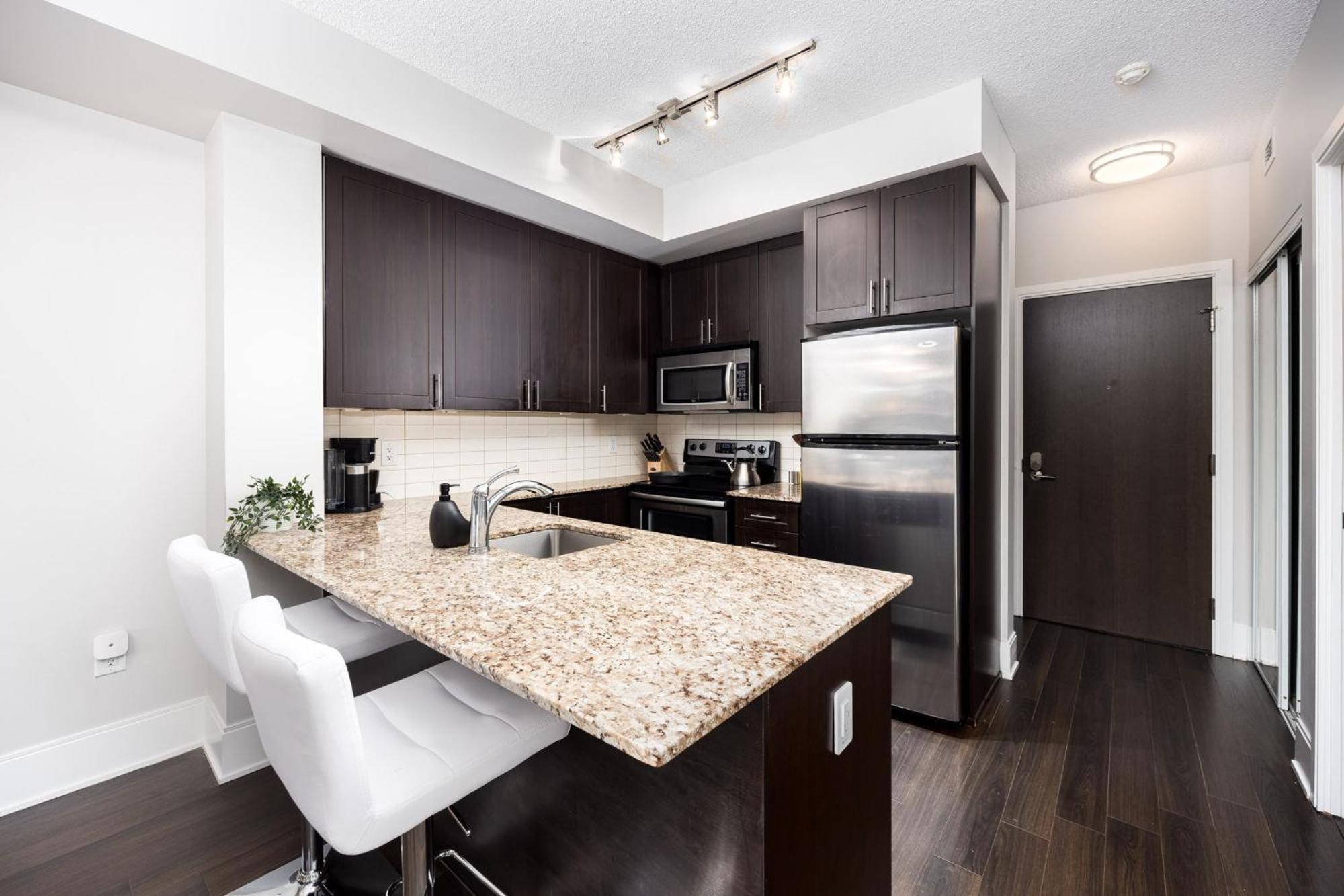 Dwtn Condo Near Cn Tower! W/ Free Parking Toronto Zewnętrze zdjęcie